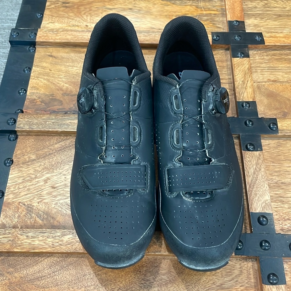 Size 9. Bontrager Circuit Road Cycling Shoe. Black. Used for 5 rides.